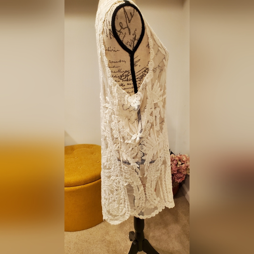Elegant Beige  Lace Dress / Swimware Coverup.Size M. - Picture 3 of 10